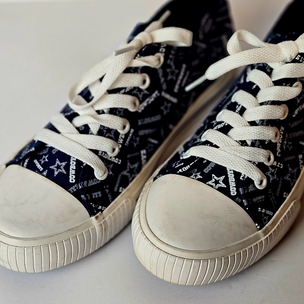 Dallas Cowboys Women's Repeat Print Low Top Sneakers  - Size 8